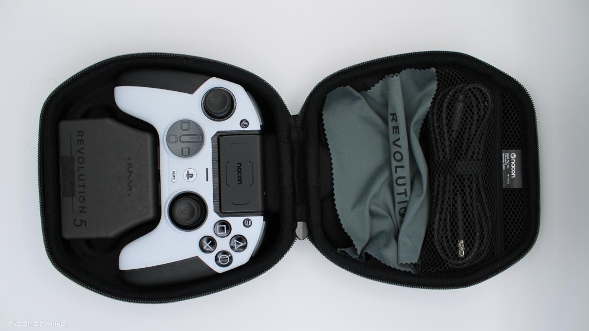Nacon Revolution 5 Pro - In Case
